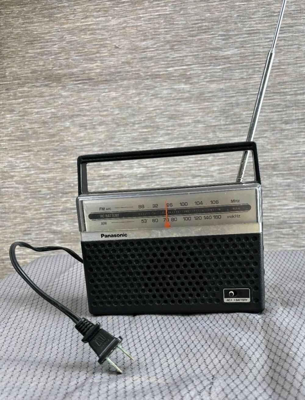 Vintage Panasonic RF-546 Portable FM-AM Radio AC-Battery Power Source
